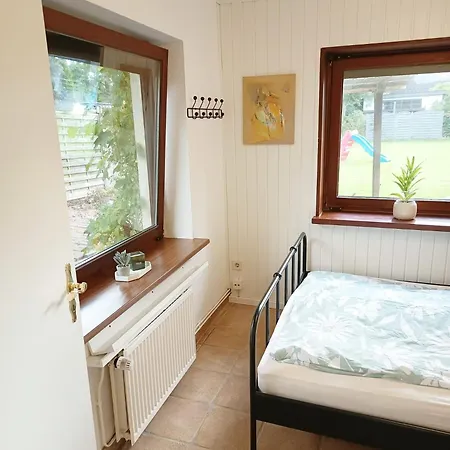 X - 2 In Idyllischer Und Zentraler Lage Lägenhet Halstenbek